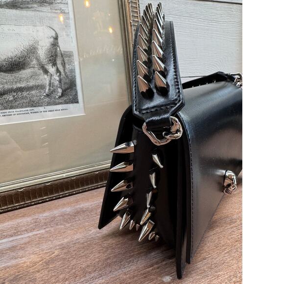 Alexander McQueen Black Leather Spiked Skull Bag NIB - Picture 3 of 8